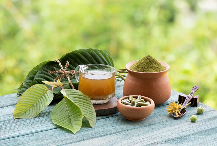 Kratom leaves, capsules, powder and prepared kratom drink