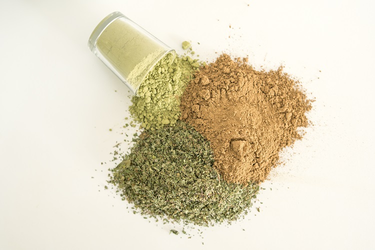 Three types of kratom powder, namely white, green and red kratom